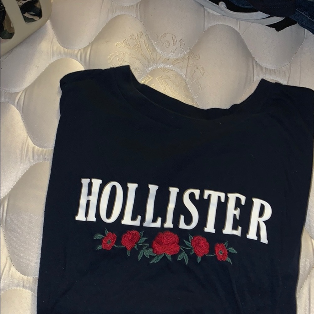 Hollister rose embroidery shirt 🌹